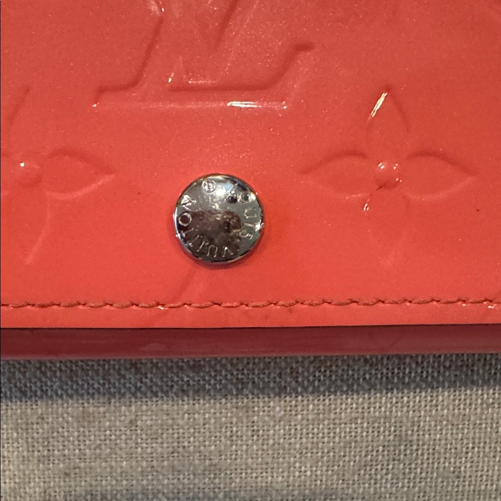 Louis Vuitton Patent Embossed Card Holder - Picture 2 of 7